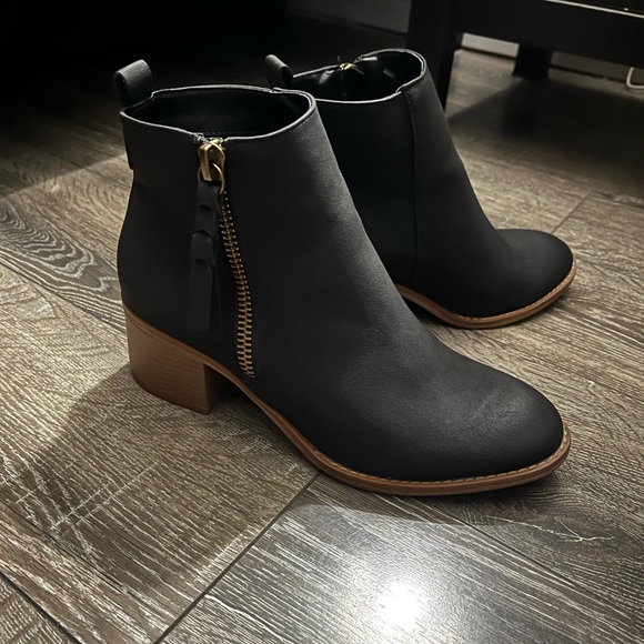 DLG Black Ankle Boots - Picture 2 of 5